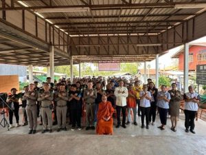 นาย ศักรินทร์ เสมหิรัญ นายอำเภอด่านขุนทด พร้อม พ.ต.อ.ฐิติภัทร อุณเวทย์วานิชจัดประชุมผู้นำชุมชนกำชับการต่อต้านการทุจริต/การรับสินบน