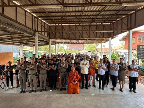 นาย ศักรินทร์ เสมหิรัญ นายอำเภอด่านขุนทด พร้อม พ.ต.อ.ฐิติภัทร อุณเวทย์วานิชจัดประชุมผู้นำชุมชนกำชับการต่อต้านการทุจริต/การรับสินบน